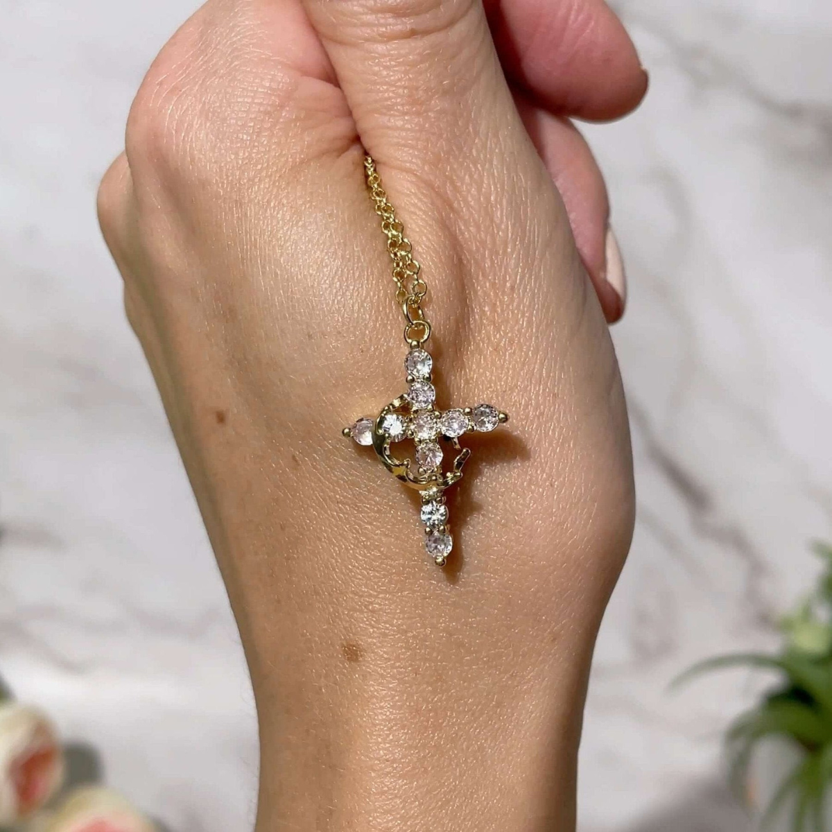 Colar Cruz Real Cravejado em Zircônia + Brinde Exclusivo Pulseira Aurora Cross