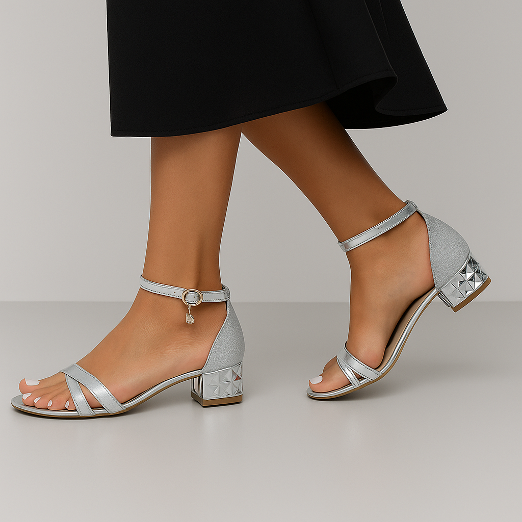 Sandália Feminina Luna Shine com Salto Baixo Prata Metalizado – Confortável e Elegante
