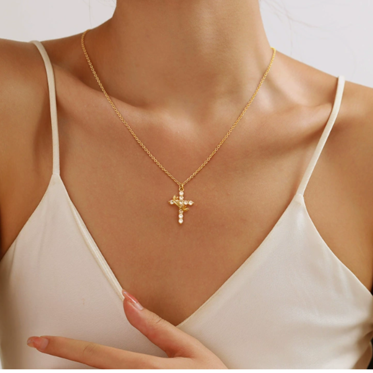 Colar Cruz Real Cravejado em Zircônia + Brinde Exclusivo Pulseira Aurora Cross