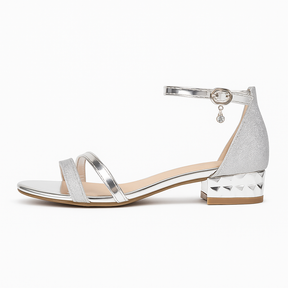 Sandália Feminina Luna Shine com Salto Baixo Prata Metalizado – Confortável e Elegante