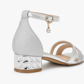Sandália Feminina Luna Shine com Salto Baixo Prata Metalizado – Confortável e Elegante
